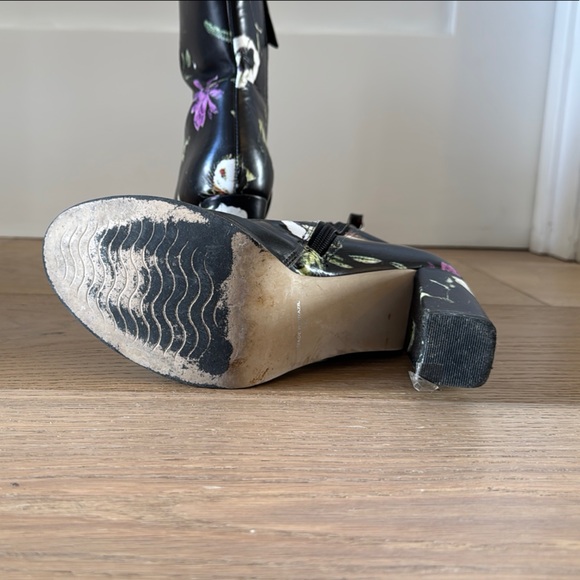 GRAFFITI- Women’s  Black Leather Floral Ankle Boots- Sz 7 - Picture 6 of 9